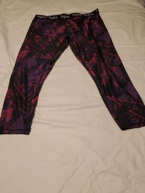Size Large Hyba Women's  Purple & Red Athletic Capri Leggings